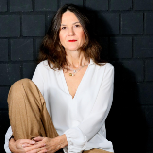 Theresa Sperling, Poetry Slammerin, Theaterautorin und: Bühnenpoetin