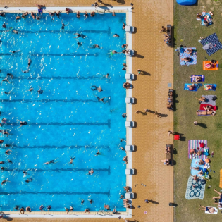 Warum sind Juli und August am heißesten, obwohl die Sonne im Juni am steilsten steht?