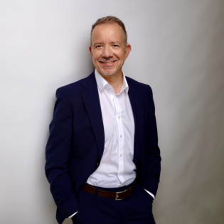 43. Lena stellt den neuen Bibliotheksdirektor Stephan Schwering vor